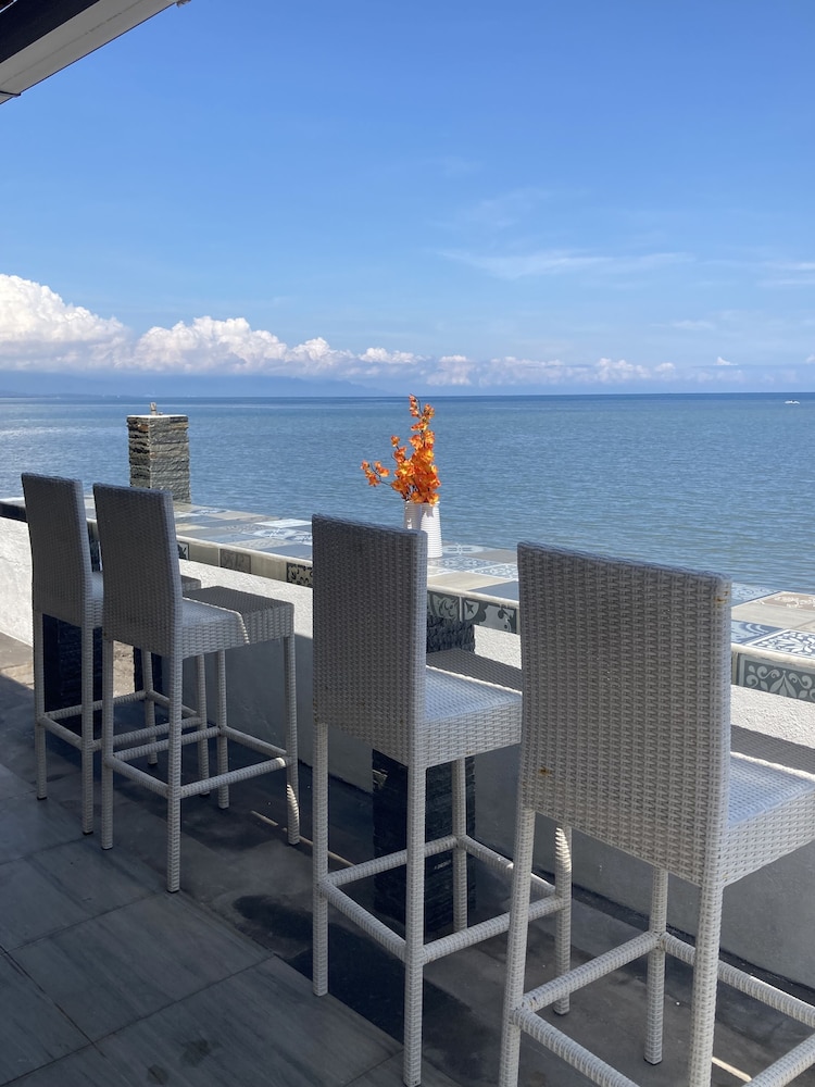 Villa Agung Beach Inn 10/65