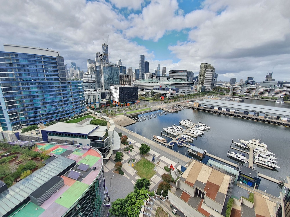 Harbour Escape Apartments 43/49