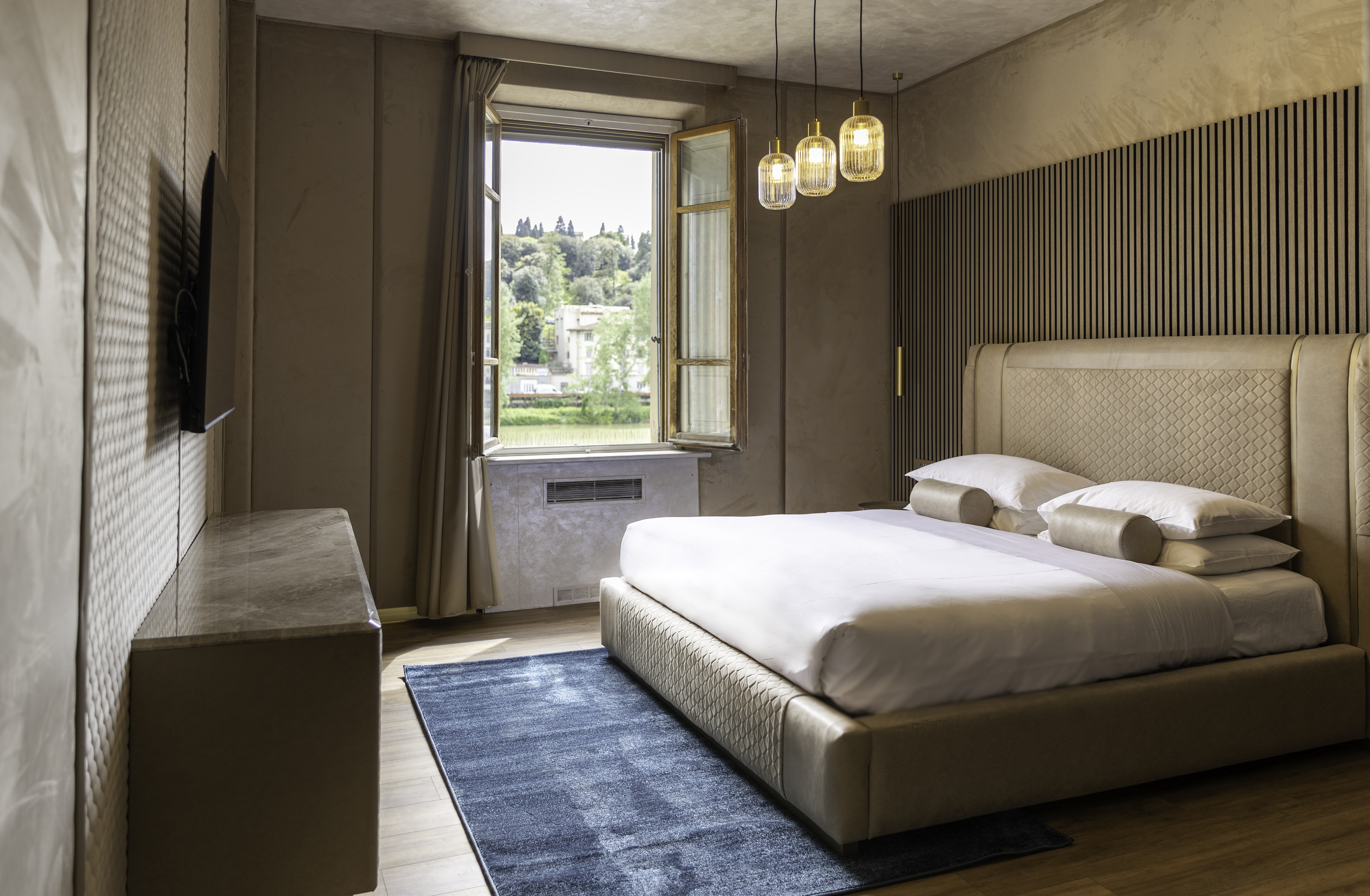 SUITE, RIVER VIEW
