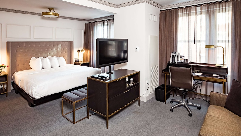 Hotel Phillips Kansas City Curio Collection by Hilton 23/50