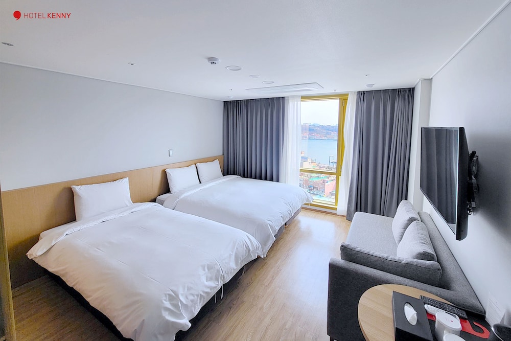 FAMILY, TWIN BEDS, OCEAN VIEW