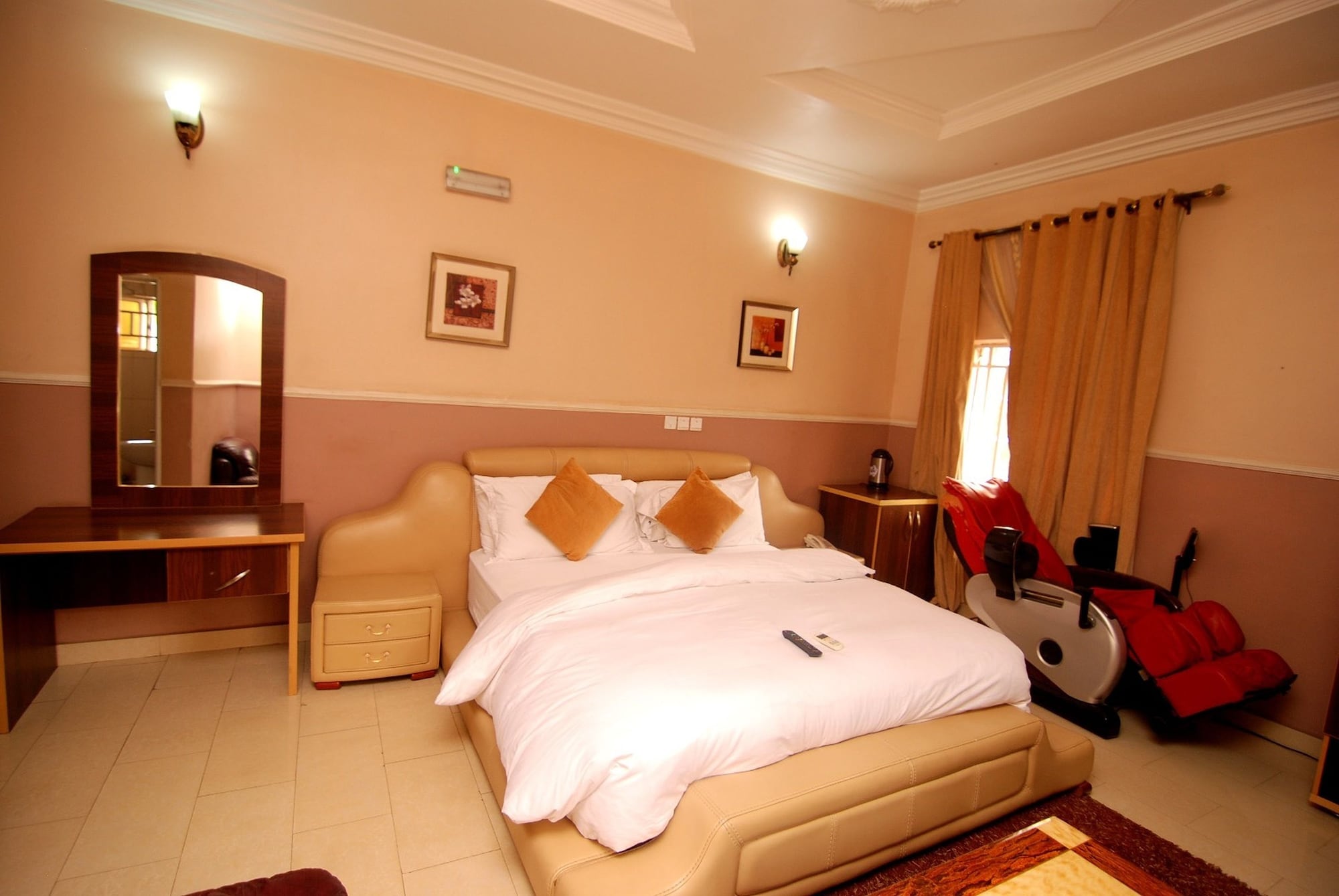 PRESIDENTIAL, SUITE