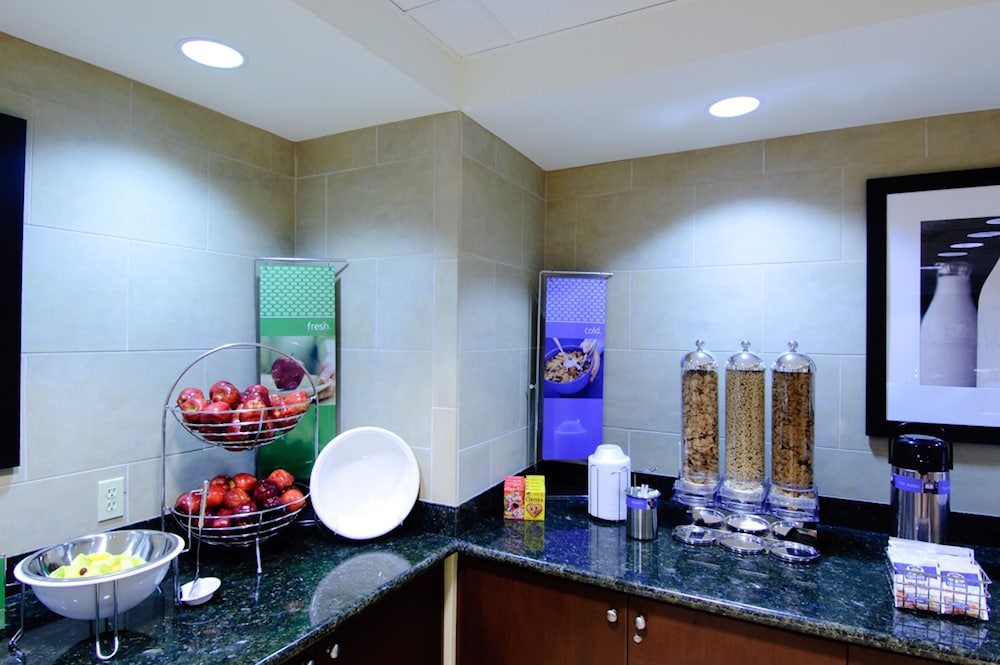 Hampton Inn And Suites Moreno Valley 39/63
