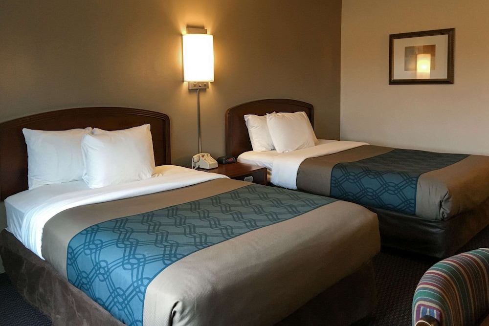 Econo Lodge Darien Lakes 26/46