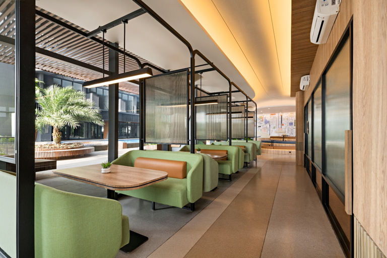 Model J Hotel BSD Carstensz 9/11