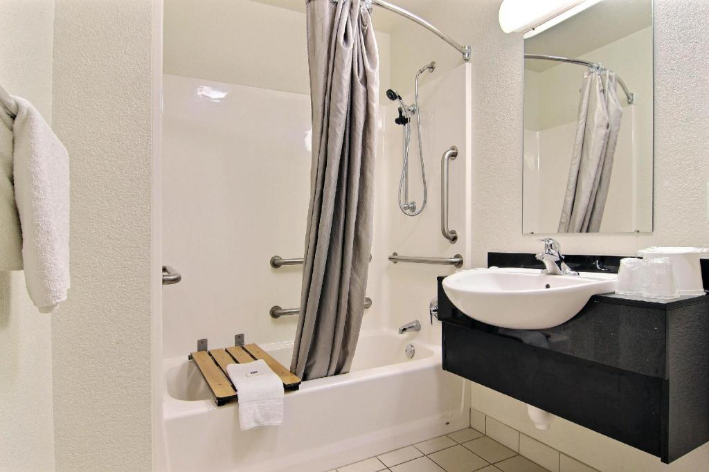 غرفة بسريرين كوين، Motel6 Fort Stockton, TX 3/5