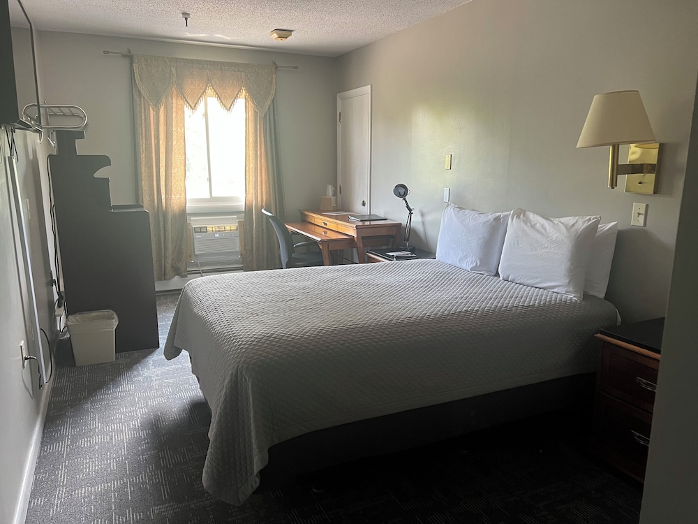 Maine Woods Inn At Vacationland Inns 4/19