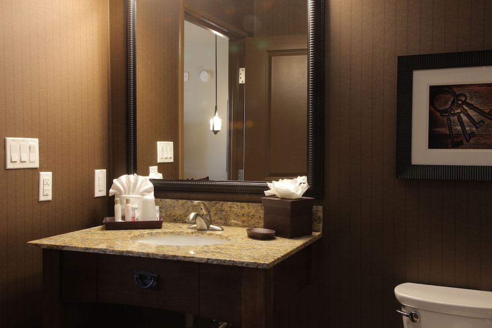 Teddy Apos S Residential Suites Watford City 56/56