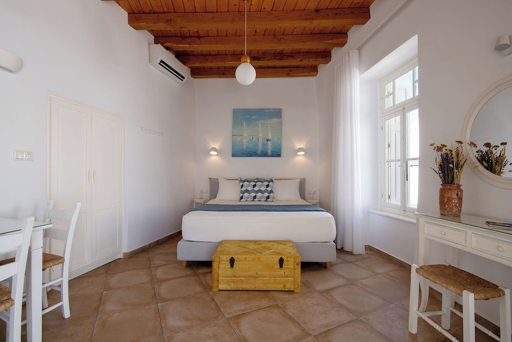 APARTMENT, KING BED, CITY VIEW, BALCONY