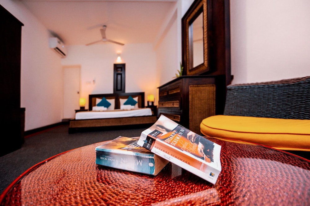 ST. LACHLAN HOTEL AND SUITES 26/64