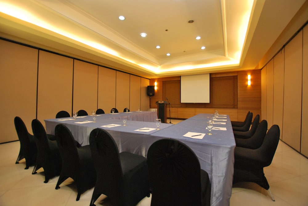 City Garden Suites Manila 62/69