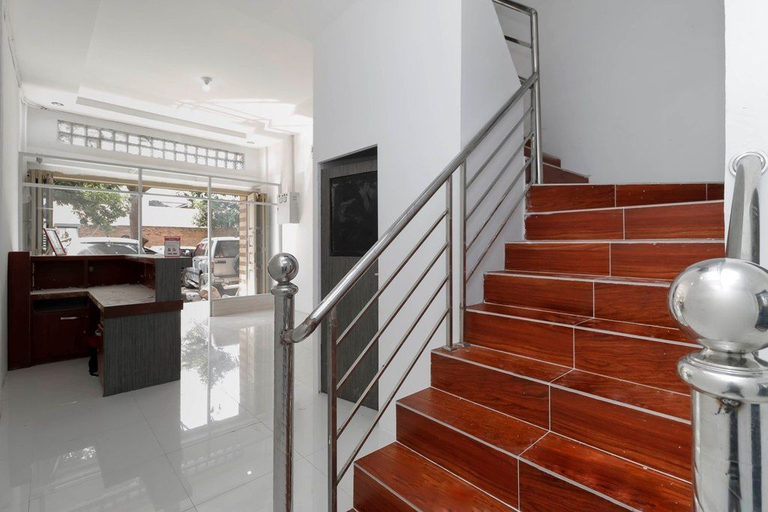 Reddoorz Plus Near Rs Royal Prima 12/17