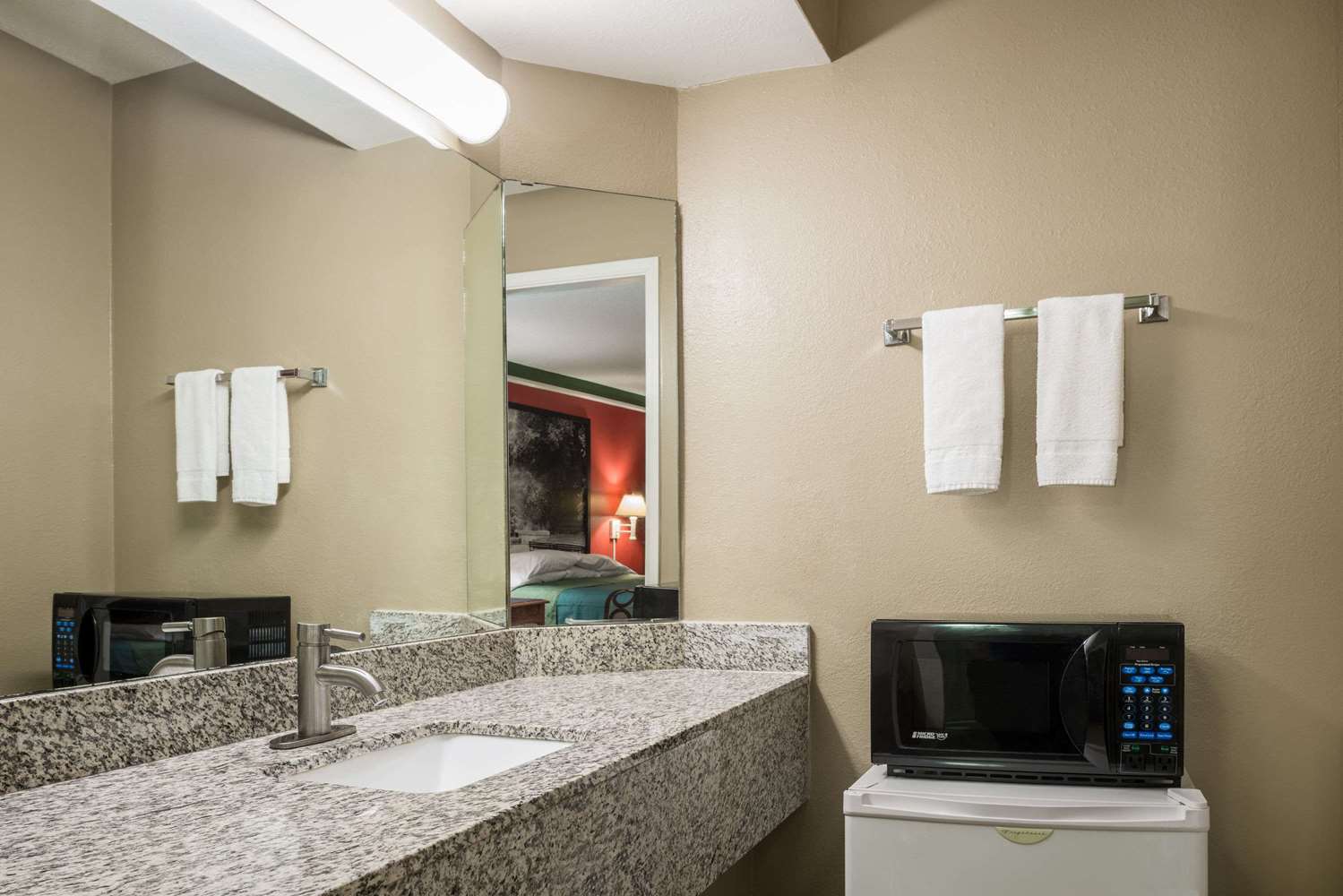 Super 8 by Wyndham Little Rock/Otter Creek 24/24