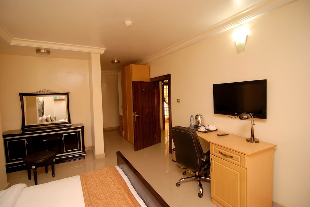 Ayalla Hotels Ltd 40/50