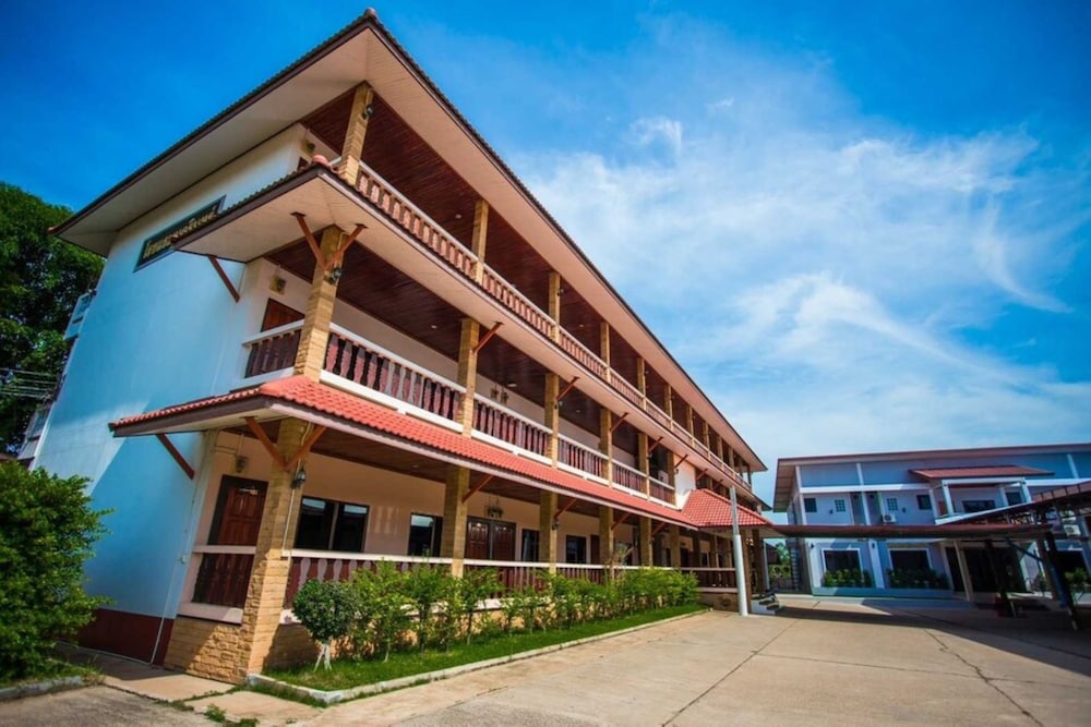 Nakarin Hotel in Amnat Charoen