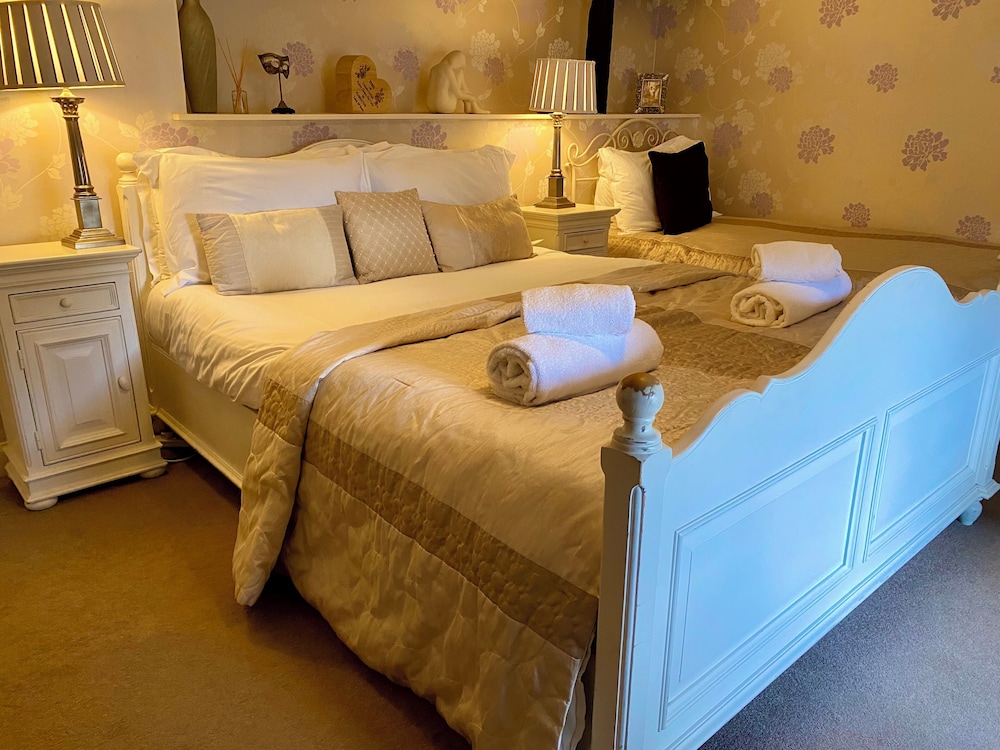 Aysgarth, Queen Bed