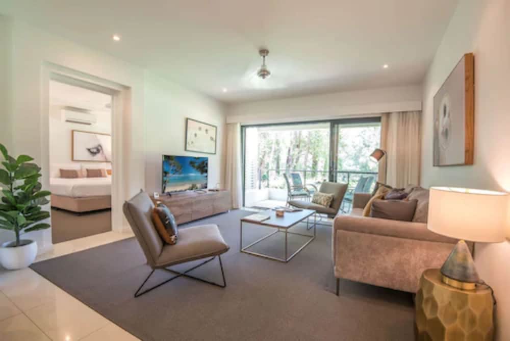 Noosa Springs Golf Resort Spa 45/65