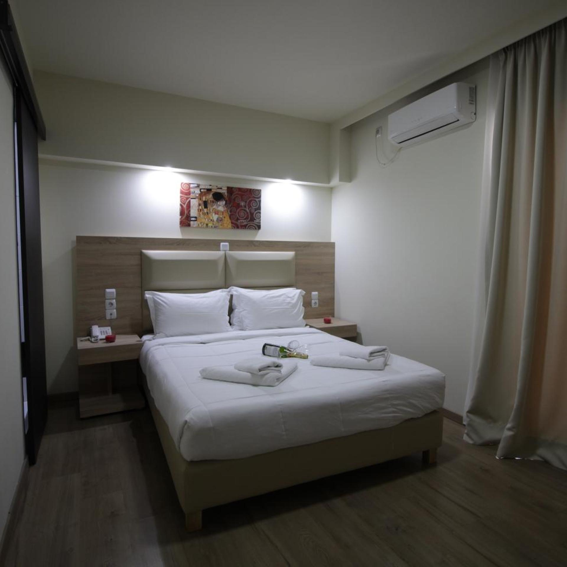 ROOM, DOUBLE OR TWIN BED, PRIVATE BATHROOM