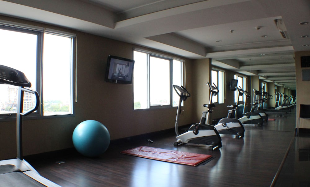 Hotel Santika Pandegiling 34/55