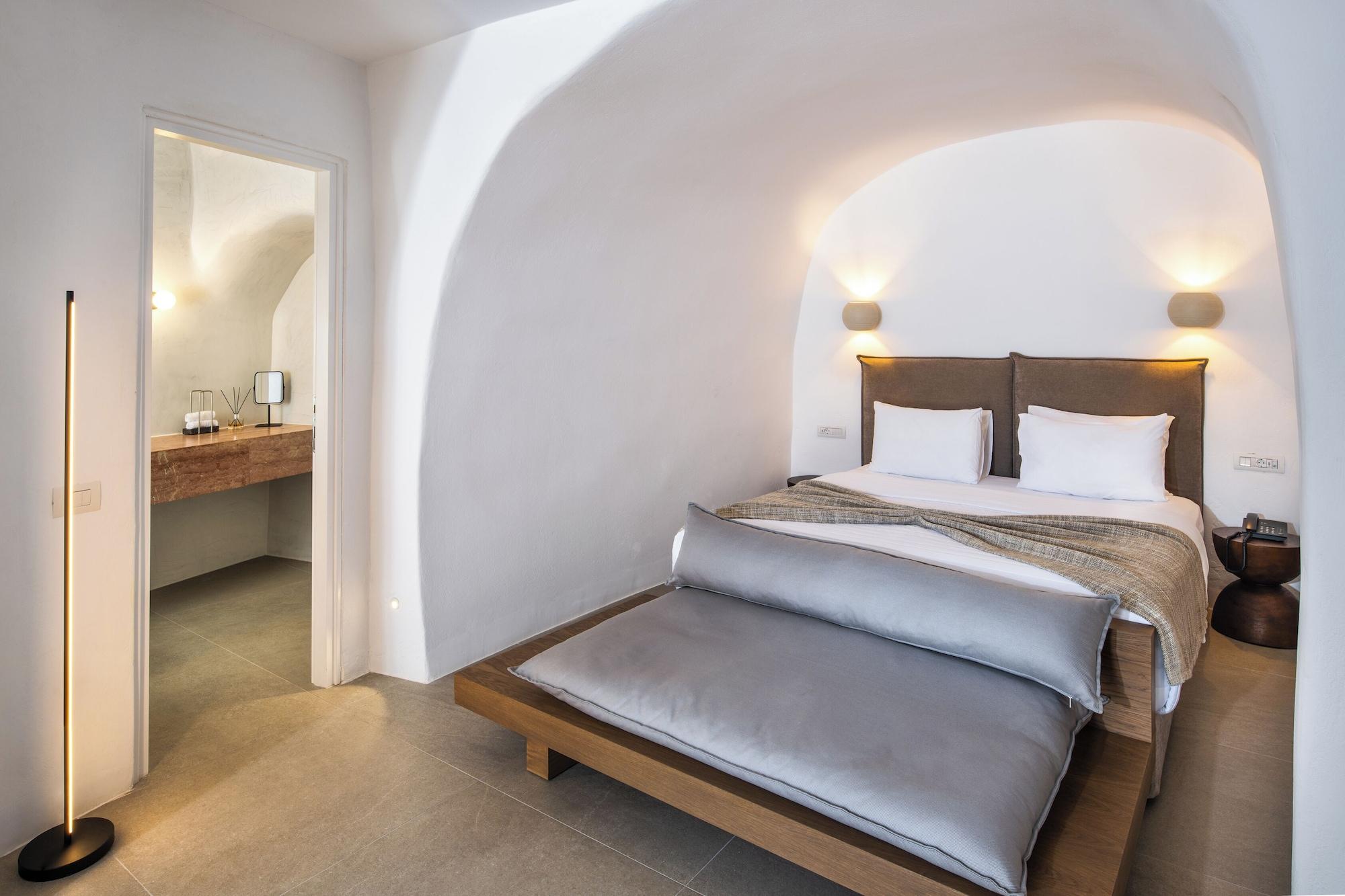 Cave, Superior, Double Bed, Courtyard View