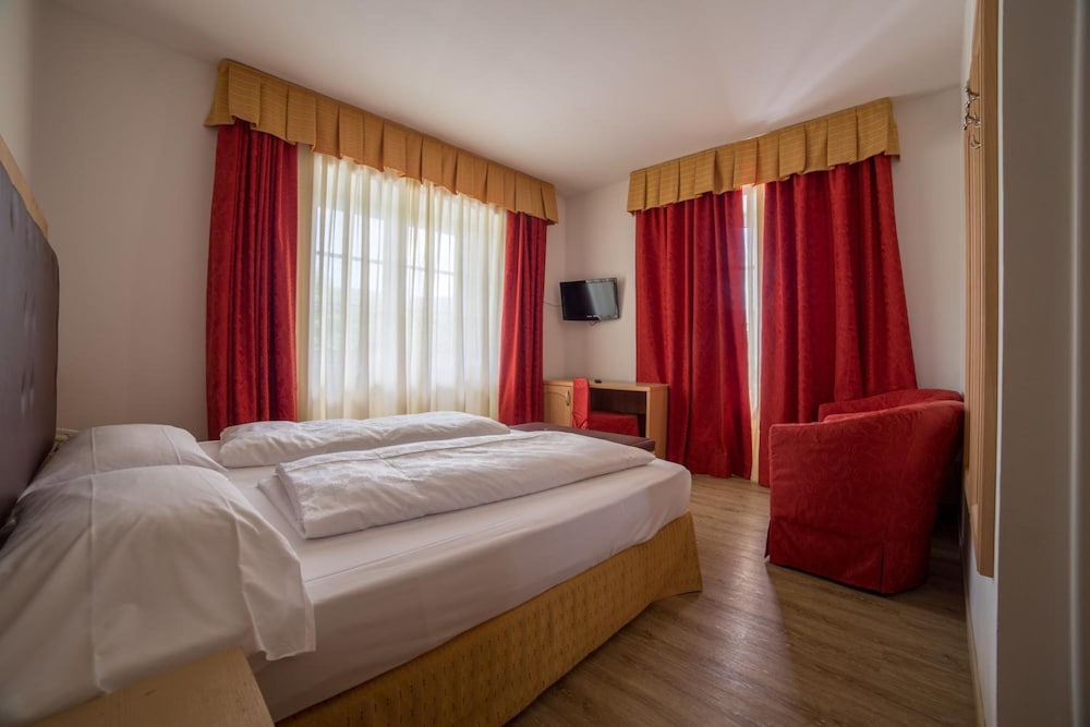 Alpen Hotel Eghel 6/68