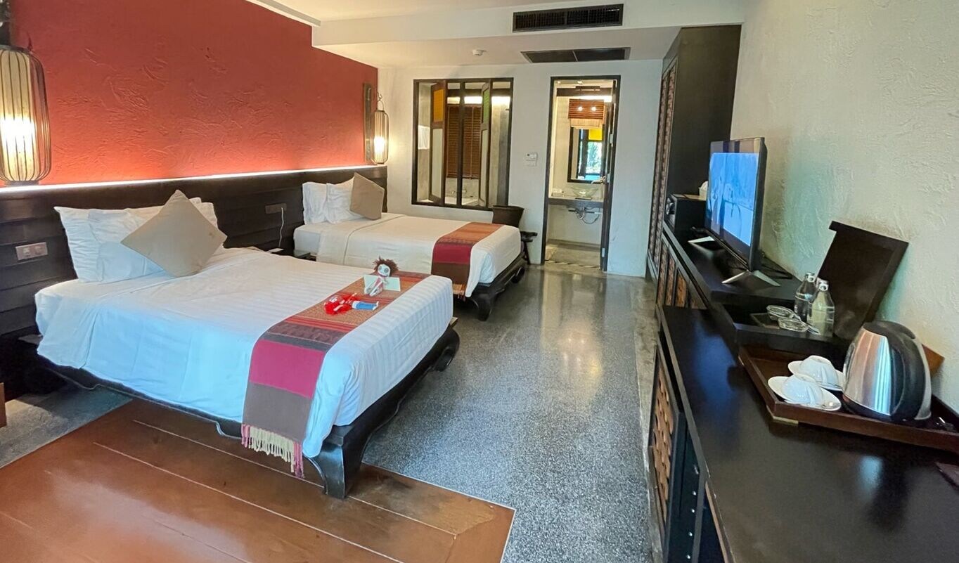 DELUXE, TWIN BEDS