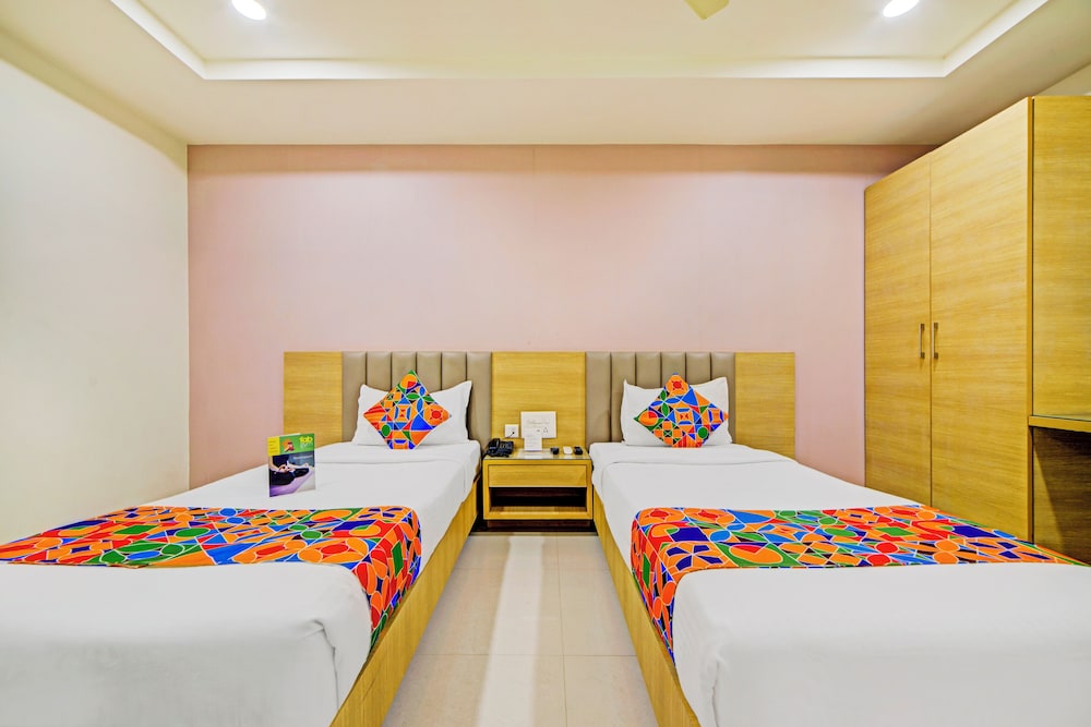 Oyo 14745 Veeraj Suites 28/50