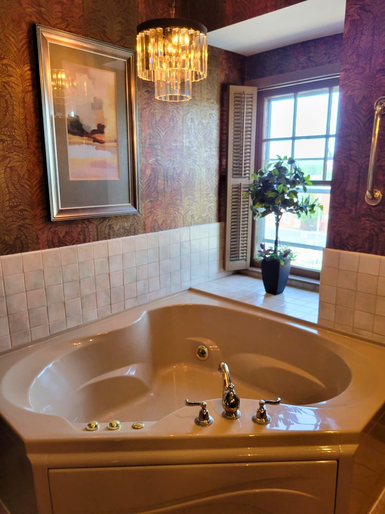 Altland House Inn and Suites 47/50