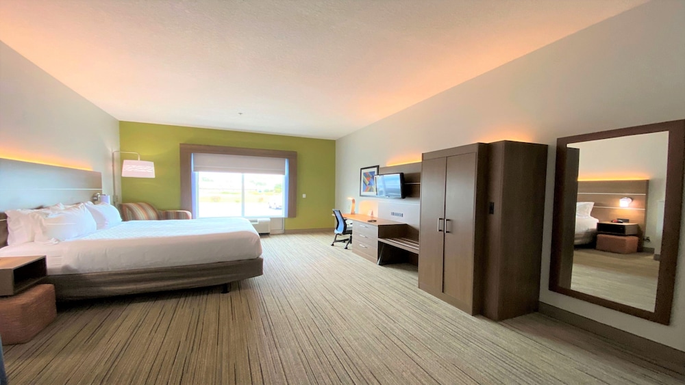 Holiday Inn Express Suites Somerset Central 18/76