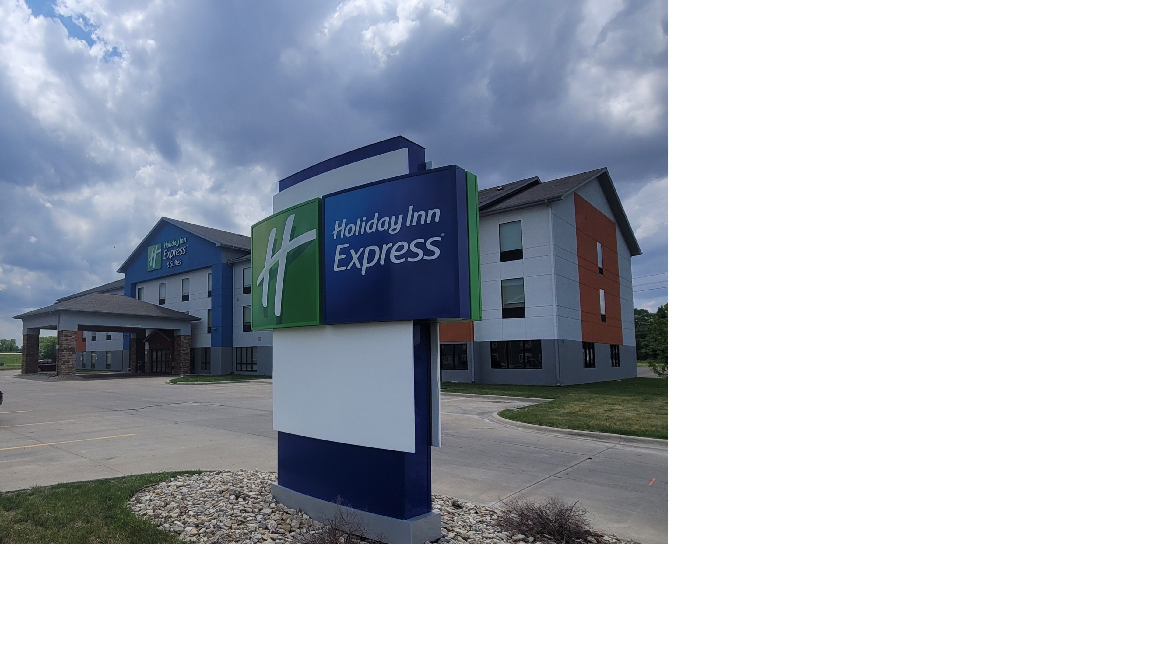 Holiday Inn Express and Suites - Junction City, Kansas 3/35