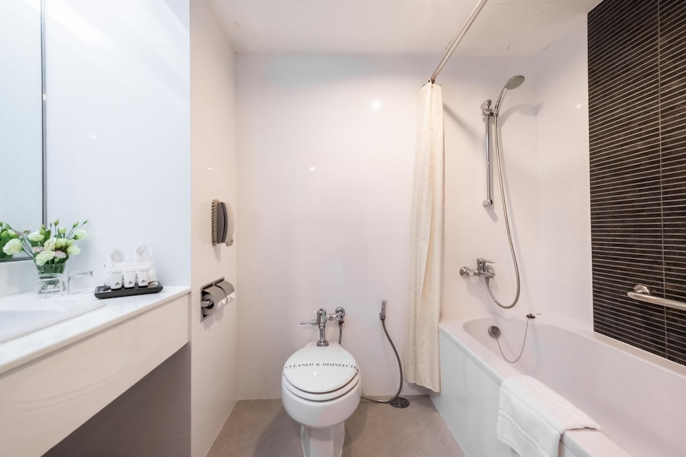Zenith Sukhumvit Hotel Bangkok 71/73