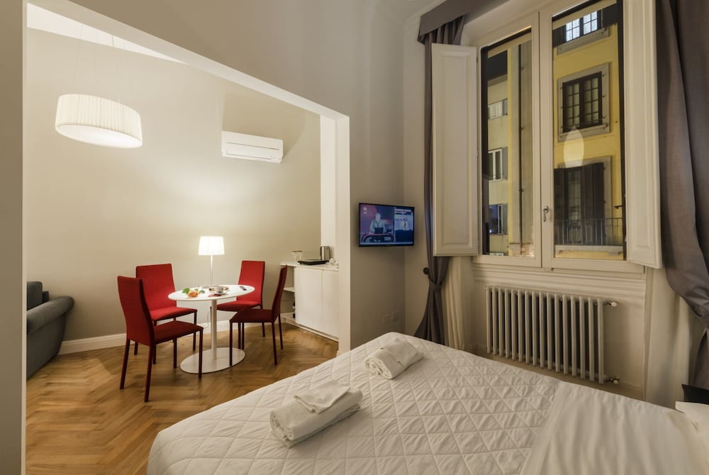 Daphne Guest Hause 17/41