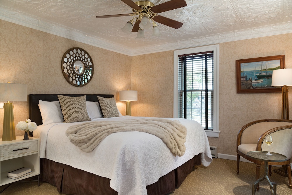 The Chateau Inn and Suites 25/57