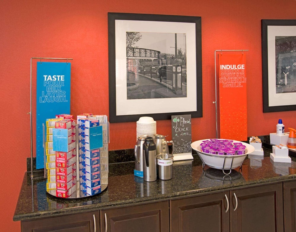 Hampton Inn Schenectady 16/48