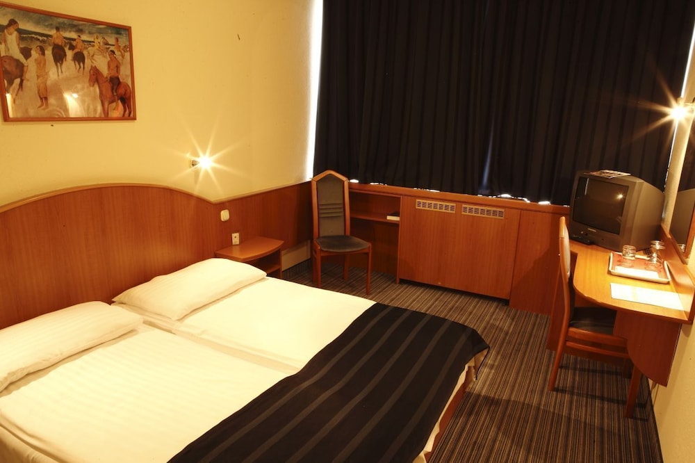 Benczur Hotel 13/42