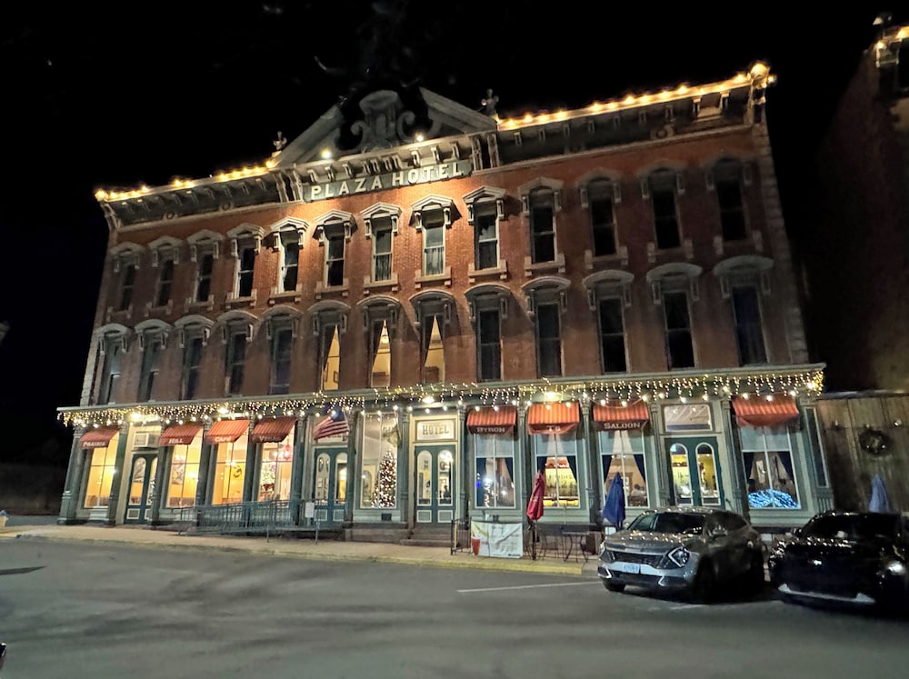 Historic Plaza Hotel 4/22