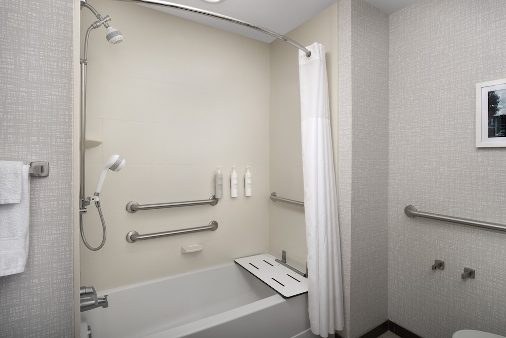 Holiday Inn Express Hoteland Suites Knoxville-Clinton 16/65