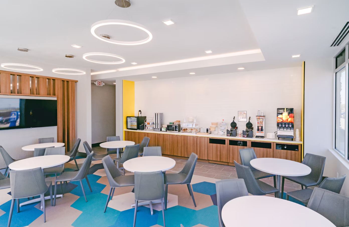 Microtel Inn & Suites by Wyndham Newark NY 24/27