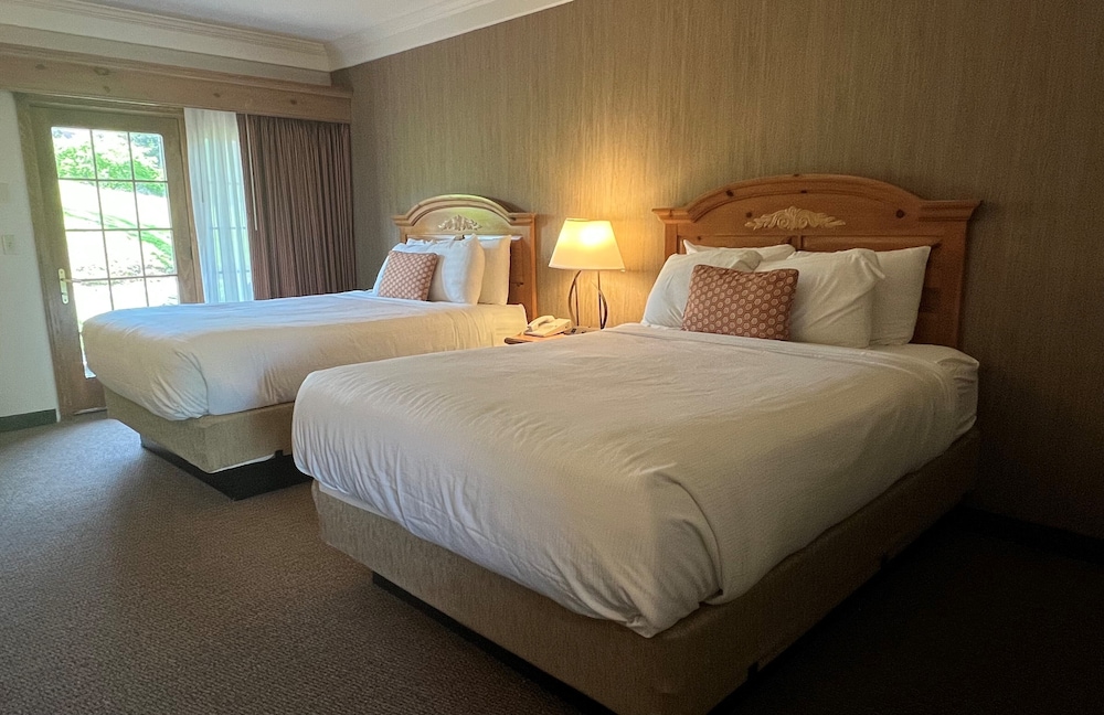 Standard, 2 Queen Beds, Garden Area