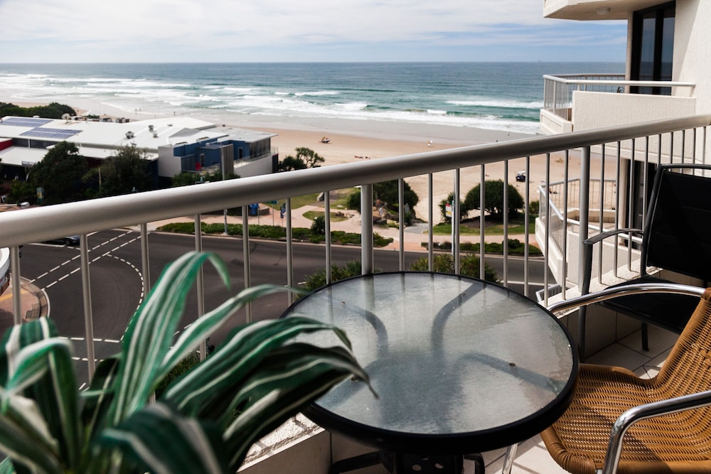 Coolum Caprice 72/76