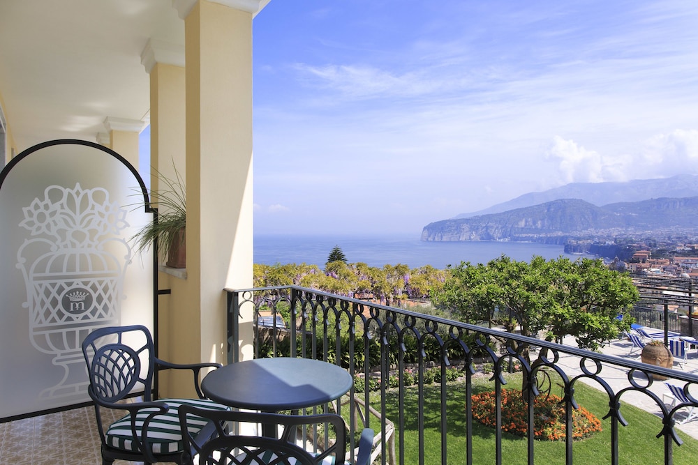 Grand Hotel Capodimonte 41/65