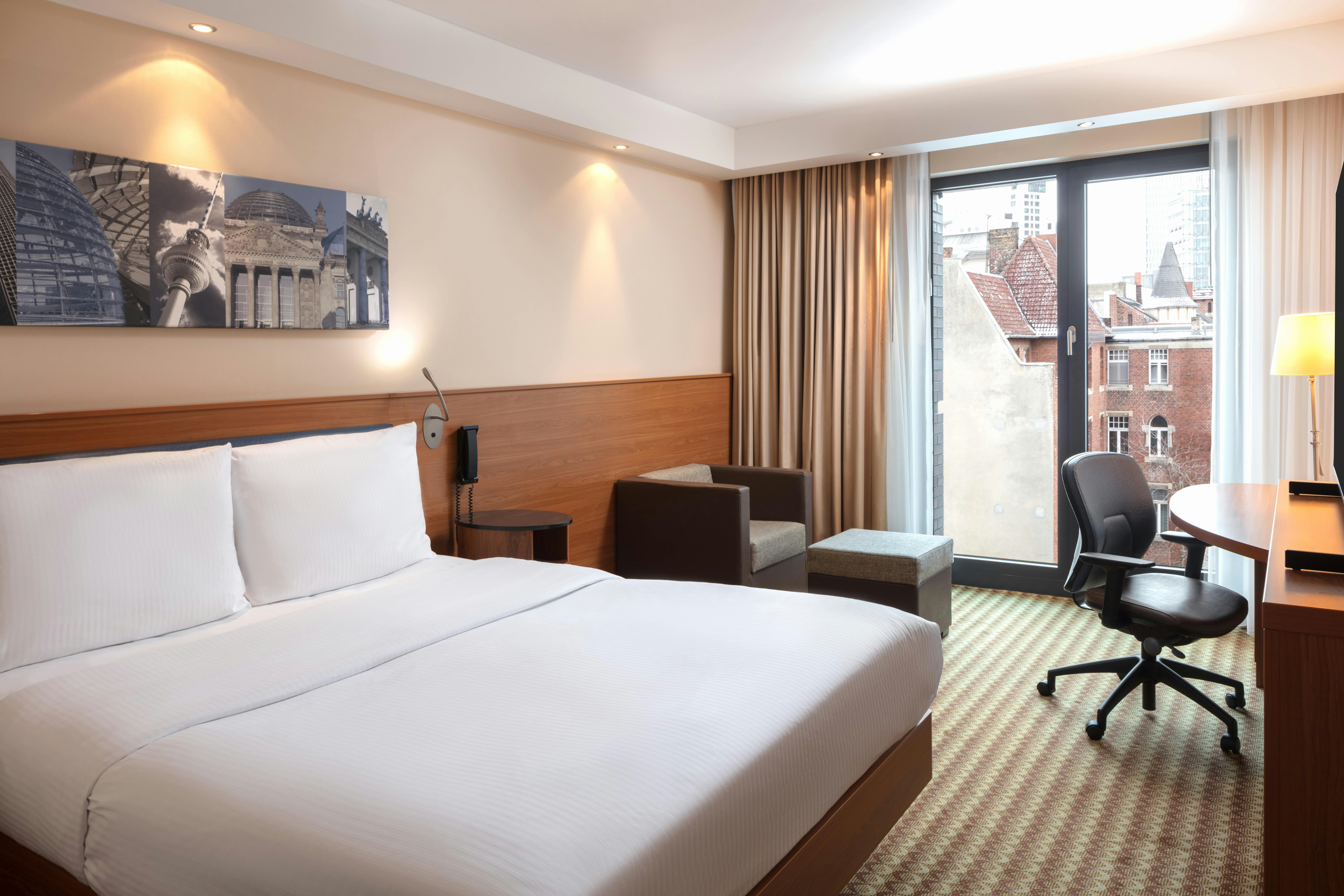 ROOM, QUEEN BED, COURTYARD VIEW