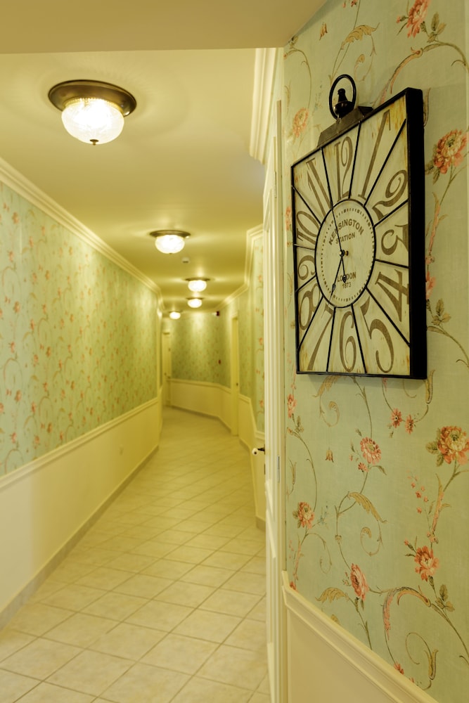 Ionia Suites 16/40