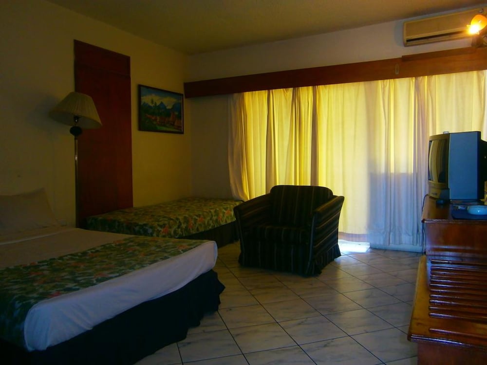 Southern Cross Hotel Fiji 24/57