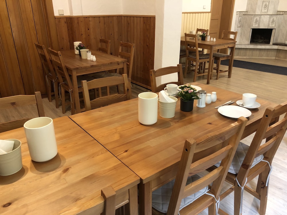 Riverside Inn 34/66