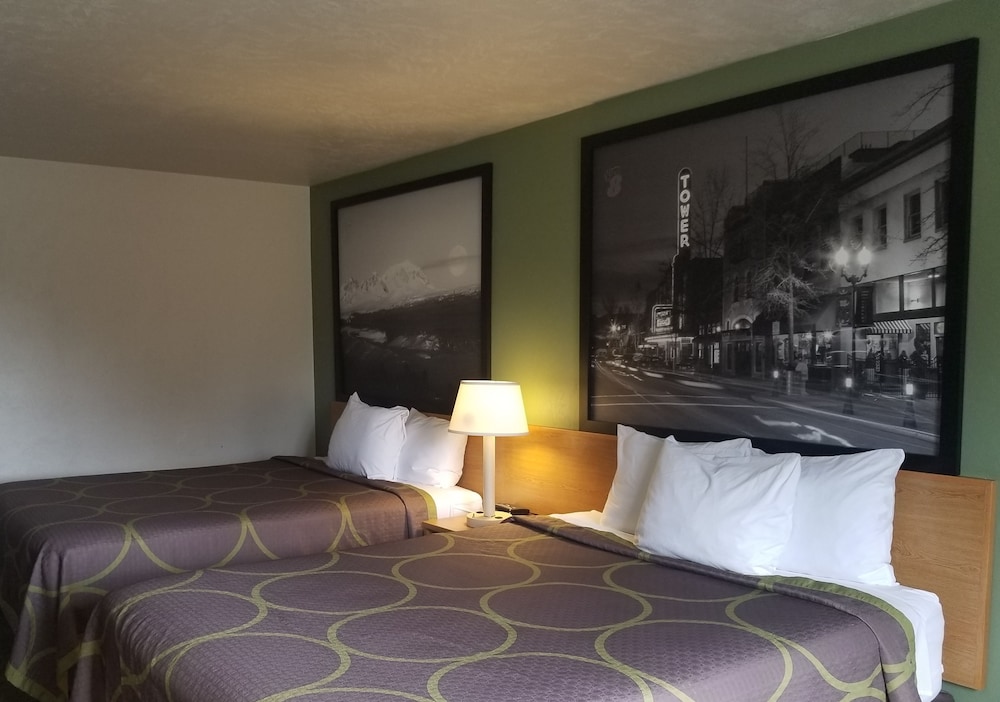 Super 8 by Wyndham Redmond 4/15