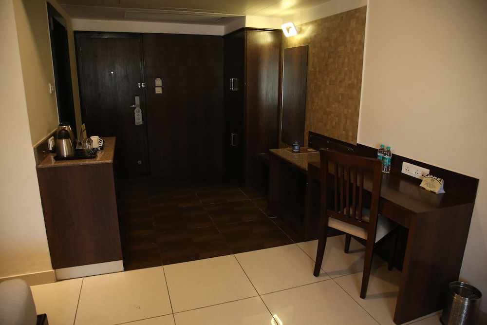 Oyo 6593 West Fort Hotel 5/50