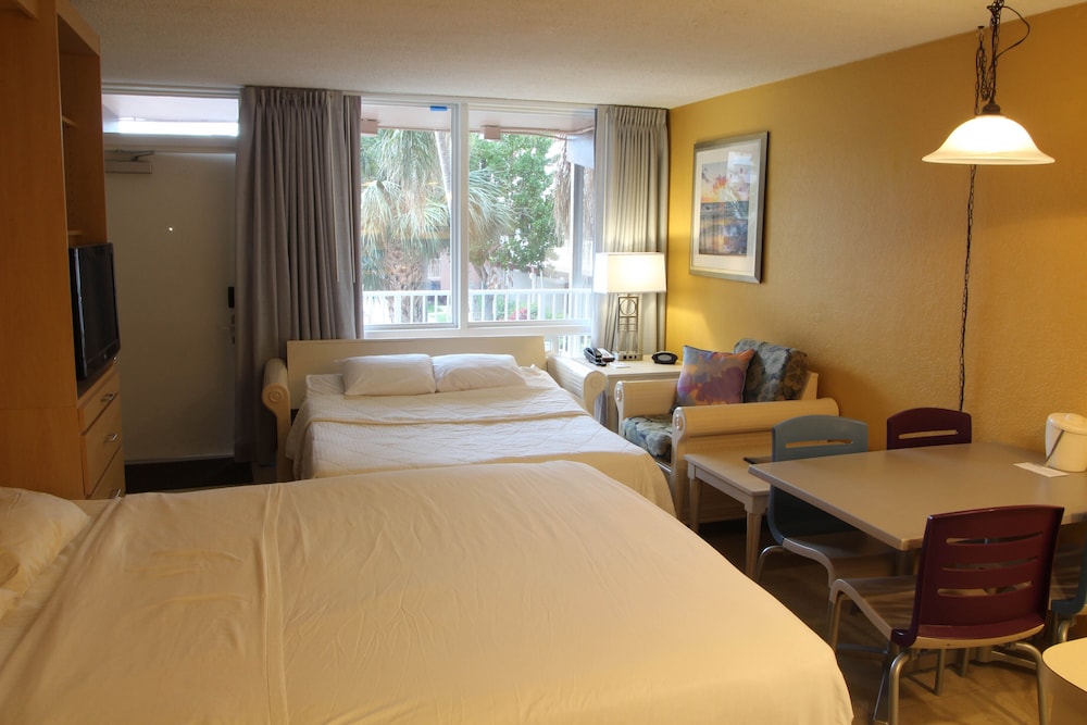 Canada House Pompano Beach 6/25