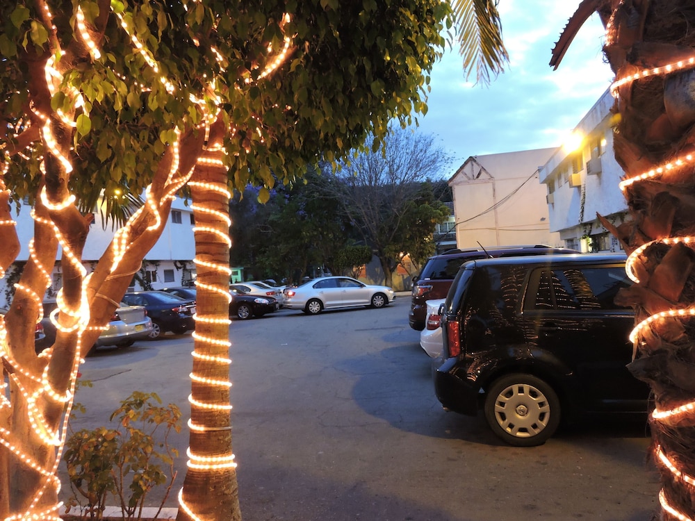 La Adventurer All Suite Hotel 17/27