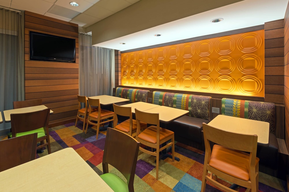 Fairfield Inn & Suites Denver Cherry Creek 14/16